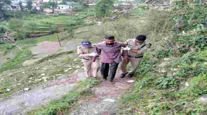 मिशन हौसला अभियान को सार्थक करती बागेश्वर पुलिस, स्वास्थ्य खराब होने पर थानाध्यक्ष काण्डा द्वारा बुजुर्ग व्यक्ति को हाॅस्पिटल ले जाकर करवाया गया उपचार 19 Hello Uttarakhand News »