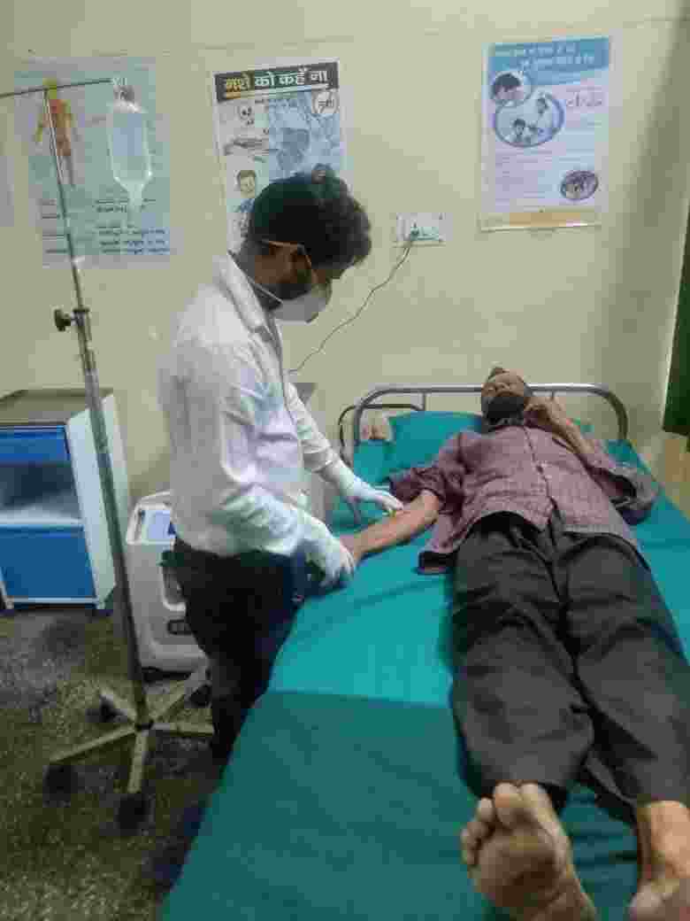 मिशन हौसला अभियान को सार्थक करती बागेश्वर पुलिस, स्वास्थ्य खराब होने पर थानाध्यक्ष काण्डा द्वारा बुजुर्ग व्यक्ति को हाॅस्पिटल ले जाकर करवाया गया उपचार 3 Hello Uttarakhand News »