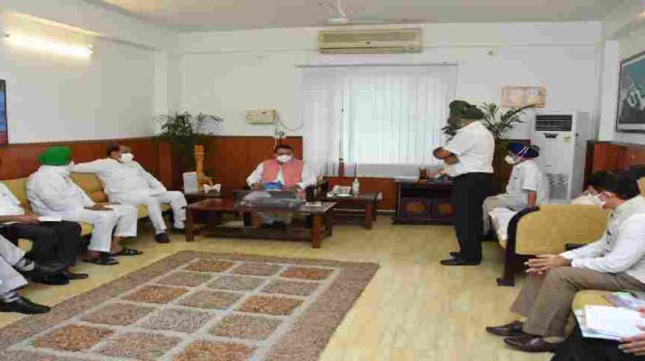 मुख्यमंत्री पुष्कर सिंह धामी ने कैबिनेट मंत्री यशपाल आर्य के नेतृत्व में आये बाजपुर के किसानों के प्रतिनिधि मण्डल ने की भेंट 1 Hello Uttarakhand News »