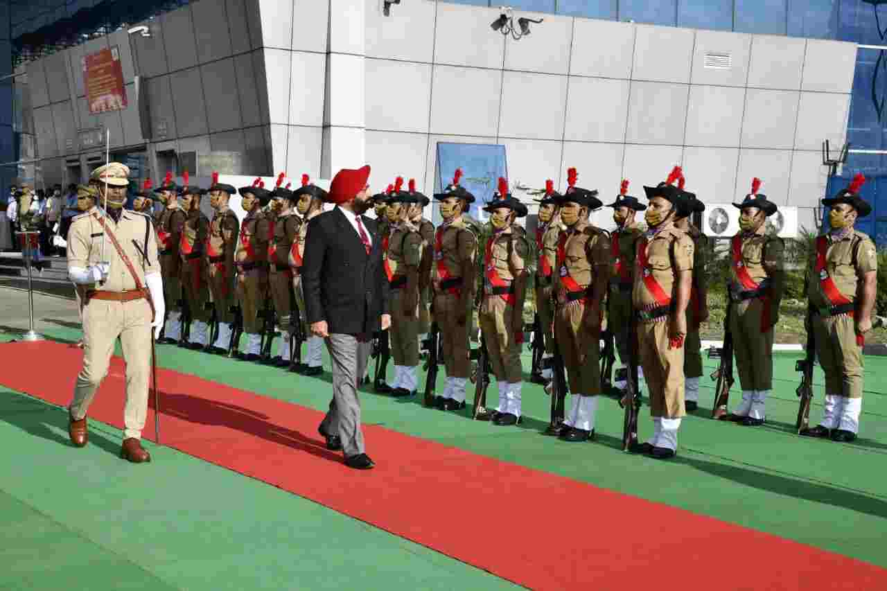 Uttarakhand: नवनियुक्त राज्यपाल लेफ्टिनेंट जनरल (सेवानिवृत) गुरमीत सिंह पहुंचे देहरादून, पुलिस द्वारा दिया गया गार्ड ऑफ ऑनर 4 Hello Uttarakhand News »