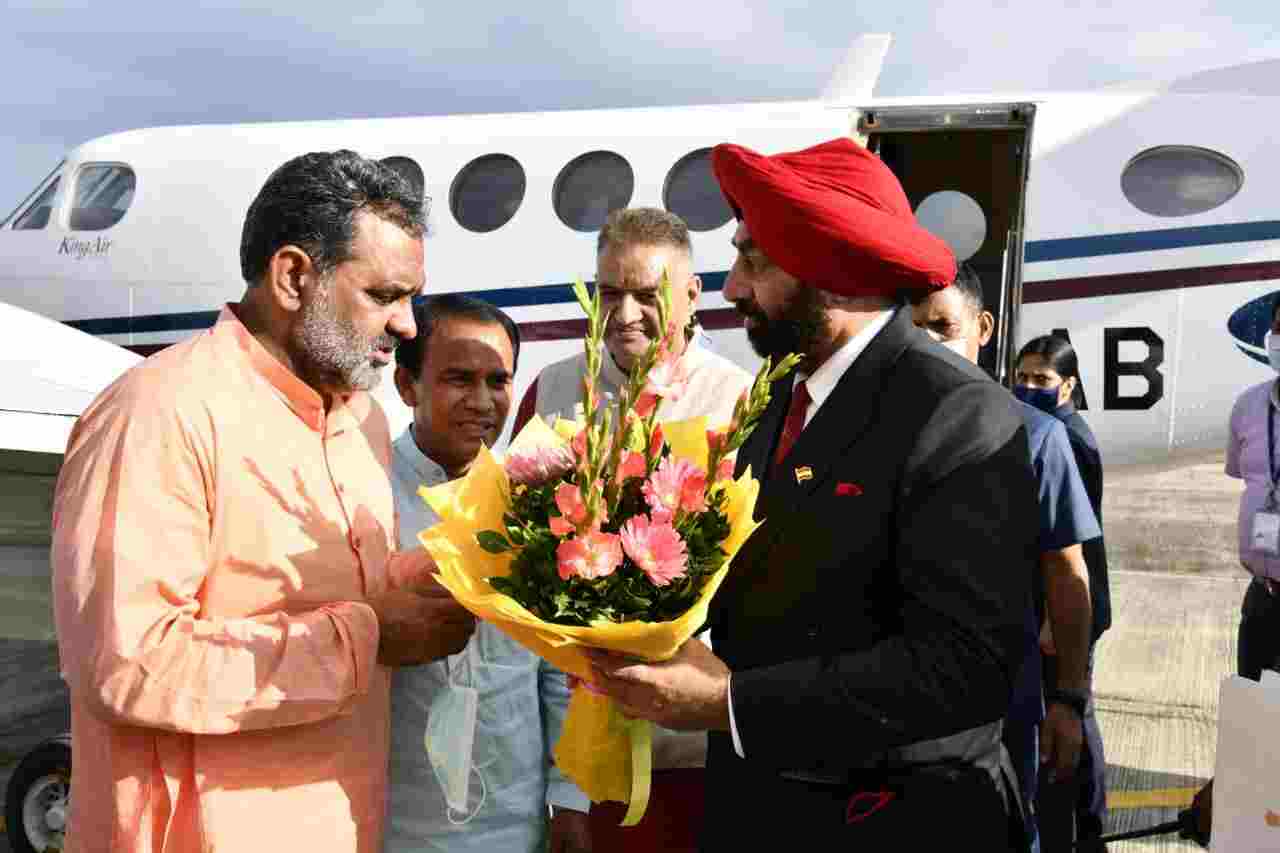 Uttarakhand: नवनियुक्त राज्यपाल लेफ्टिनेंट जनरल (सेवानिवृत) गुरमीत सिंह पहुंचे देहरादून, पुलिस द्वारा दिया गया गार्ड ऑफ ऑनर 2 Hello Uttarakhand News »
