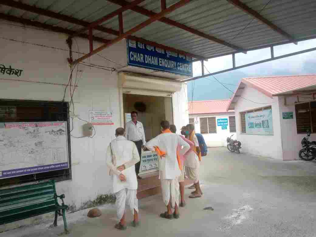 Chardham Yatra 2021: देवस्थानम बोर्ड ने चारधाम यात्रा बस अड्डे‌ पर‌ यात्री सहायता काउंटर किया शुरू 2 Hello Uttarakhand News »