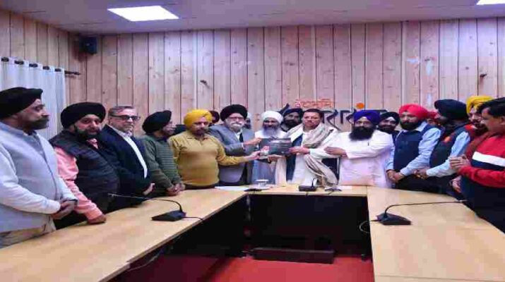 Uttarakhand: हेमकुंड साहेब रोप वे के लिए विभिन्न गुरुद्वारों के प्रतिनिधियों ने मुख्यमंत्री का जताया आभार 1 Hello Uttarakhand News »
