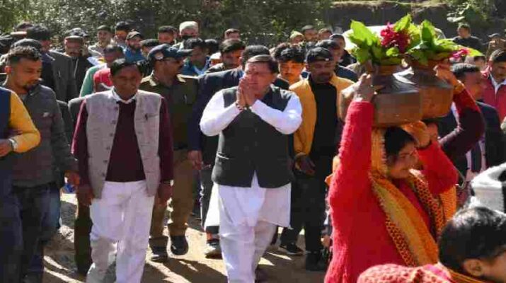 Uttarakhand: मुख्यमंत्री पुष्कर सिंह धामी पारिवारिक कार्यक्रमों में सम्मिलित होने पहुँचे अपने पैतृक गांव हड़खोला डीडीहाट, परिवार जनों के साथ की पूजा अर्चना 1 Hello Uttarakhand News »