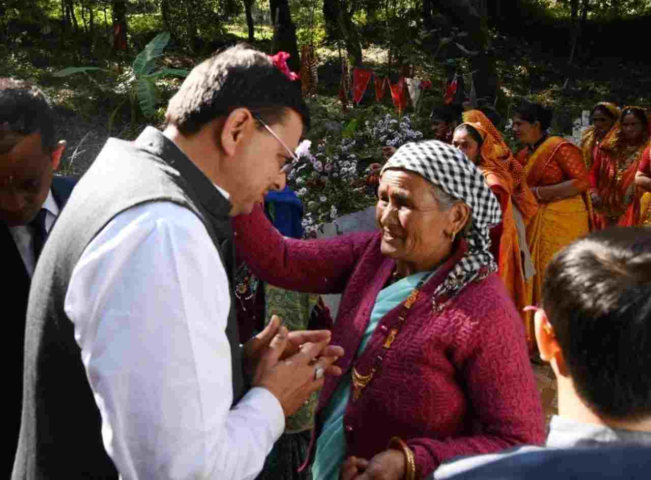 Uttarakhand: मुख्यमंत्री पुष्कर सिंह धामी पारिवारिक कार्यक्रमों में सम्मिलित होने पहुँचे अपने पैतृक गांव हड़खोला डीडीहाट, परिवार जनों के साथ की पूजा अर्चना 3 Hello Uttarakhand News »