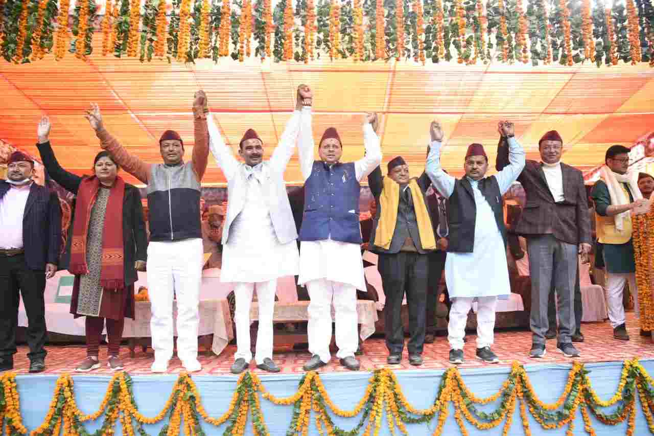 Bageshwar: मुख्यमंत्री ने कपकोट में तीन दिवसीय दानपुर महोत्सव का किया शुभारंभ, कहा - राज्य आंदोलनकारियों को चिन्हिकरण के लिए 31 दिसंबर, 2021 तक बढायी गयी तिथि, आंदोलनकारियों के आश्रितों को भी दी जायेगी पेंशन सुविधा 2 Hello Uttarakhand News »