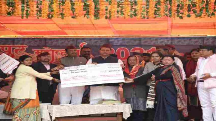 Bageshwar: मुख्यमंत्री ने कपकोट में तीन दिवसीय दानपुर महोत्सव का किया शुभारंभ, कहा - राज्य आंदोलनकारियों को चिन्हिकरण के लिए 31 दिसंबर, 2021 तक बढायी गयी तिथि, आंदोलनकारियों के आश्रितों को भी दी जायेगी पेंशन सुविधा 13 Hello Uttarakhand News »
