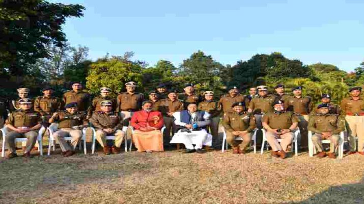 Uttarakhand: मुख्यमंत्री पुष्कर सिंह धामी ने भारतीय पुलिस सेवा के अधिकारियों ने भेंट 2 Hello Uttarakhand News »