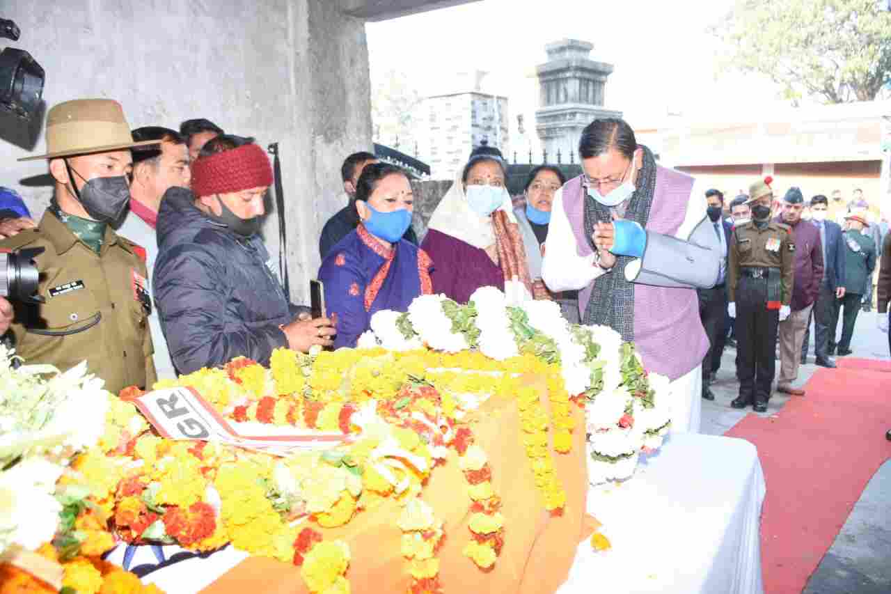 Uttarakhand: अत्यंत दुःखद, गोरखा राइफल का जवान नगालैंड में शहीद, अंतिम यात्रा में उमड़ा सैलाब, नम आंखों से दी विदाई 2 Hello Uttarakhand News »