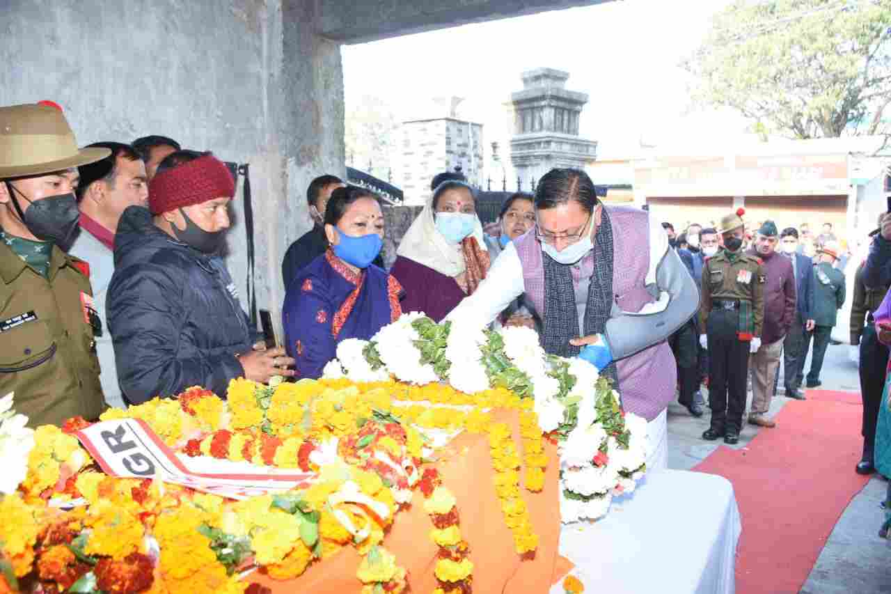Uttarakhand: अत्यंत दुःखद, गोरखा राइफल का जवान नगालैंड में शहीद, अंतिम यात्रा में उमड़ा सैलाब, नम आंखों से दी विदाई 3 Hello Uttarakhand News »