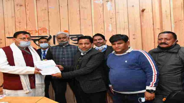 Uttarakhand: मुख्यमंत्री पुष्कर सिंह धामी से वन कर्मचारी संयुक्त समिति के सदस्यों से की भेंट, वन कर्मचारी संयुक्त समिति के सदस्यों ने हड़ताल वापस लेने का लिया निर्णय 17 Hello Uttarakhand News »