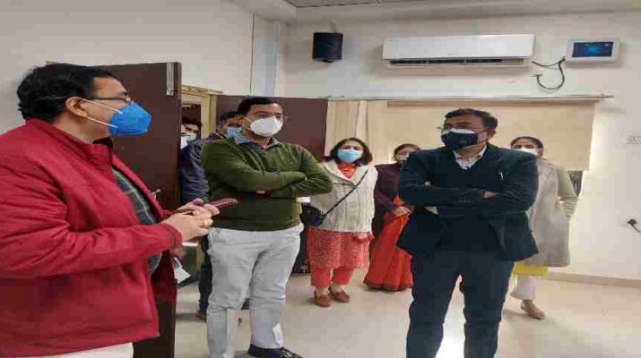 UTTARAKHAND: स्वास्थ्य विभाग की तैयारियों को लेकर अपर मुख्य सचिव ने COVID वाॅर रूम व अन्य व्यवस्थाओं का किया निरीक्षण, टेली मेडिसन सेवा ई-संजीवनी ओ.पी.डी का भी लिया जायज़ा 6 Hello Uttarakhand News »