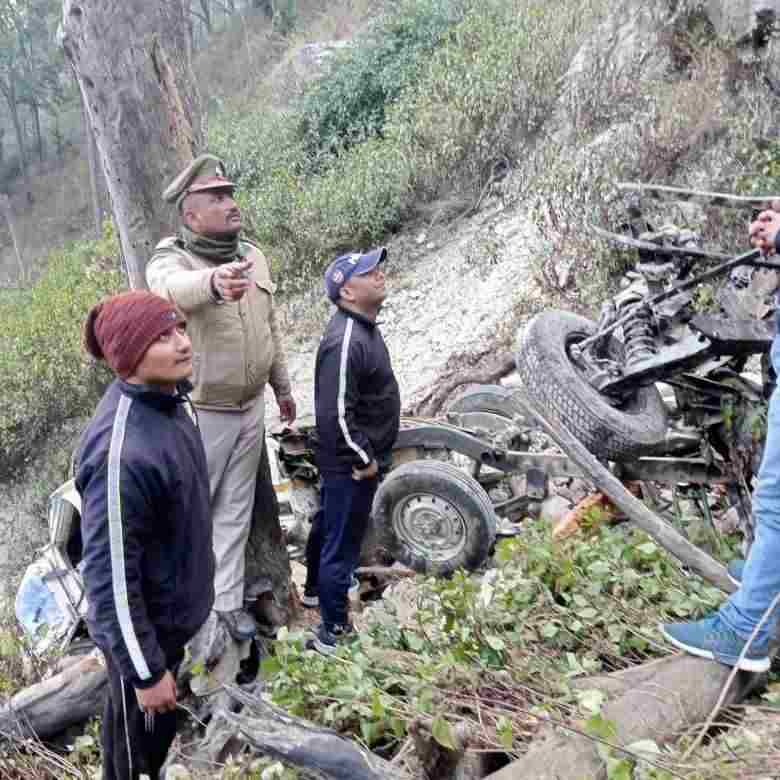 Uttarakhand: अत्यंत दुःखद, चंपावत में भीषण हादसा, 14 लोगों की मौके पर ही मौत, विवाह समारोह से लौट रही मैक्स खाई में जा गिरी 2 Hello Uttarakhand News »