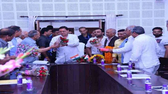 Uttarakhand: मुख्यमंत्री से प्रदेश उद्योग व्यापार से जुड़े विभिन्न संगठनों के सदस्यों ने की भेंट, अपनी विभिन्न समस्याओं से मुख्यमंत्री को किया अवगत 14 Hello Uttarakhand News »