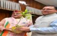 Uttarakhand: मुख्यमंत्री पुष्कर सिंह धामी से नए भाजपा प्रदेश अध्यक्ष महेंद्र भट्ट ने की शिष्टाचार भेंट, मुख्यमंत्री ने उन्हें भाजपा प्रदेश अध्यक्ष बनाए जाने पर दी बधाई