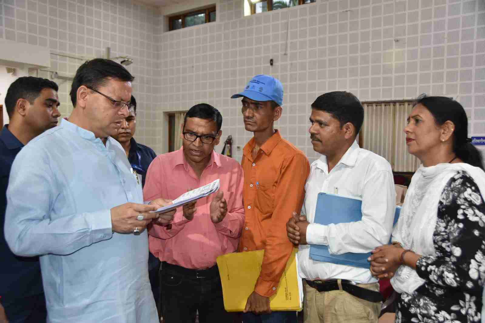 Uttarakhand: मुख्यमंत्री धामी ने विभिन्न क्षेत्रों से आये लोगों तथा विभिन्न संगठनों से जुड़े लोगों से की भेंट, सुनी उनकी समस्यायें, दिए समस्याओं के त्वरित निराकरण के निर्देश 4 Hello Uttarakhand News »