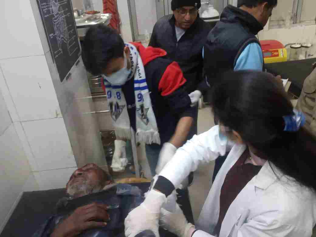 Dehradun: होमगार्ड ने अपनी सजगता से सड़क पर लहूलुहान घायल व्यक्ति की बचाई जान 3 Hello Uttarakhand News »