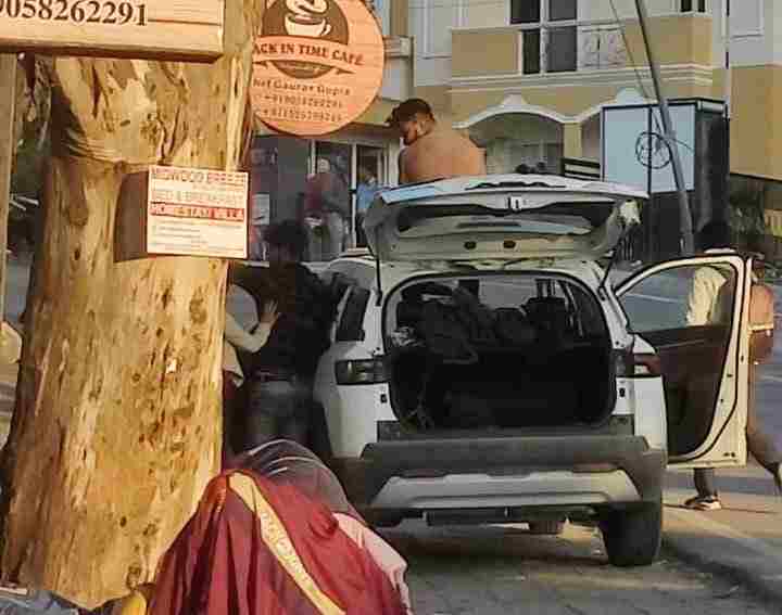 Doon Police: राजपुर रोड पर रैश ड्राइविंग व हुड़दंग मचा रहे 8 युवक-युवतियों को राजपुर पुलिस ने किया गिरफ्तार, आईपीसी की धारा 279/336/34 के तहत मामला दर्ज 3 Hello Uttarakhand News »