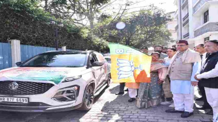 मुख्यमंत्री पुष्कर सिंह धामी ने नई दिल्ली में उत्तराखंड सदन से जोशीमठ में आई आपदा के लिए राहत सामग्री के वाहनों को किया रवाना 1 Hello Uttarakhand News »
