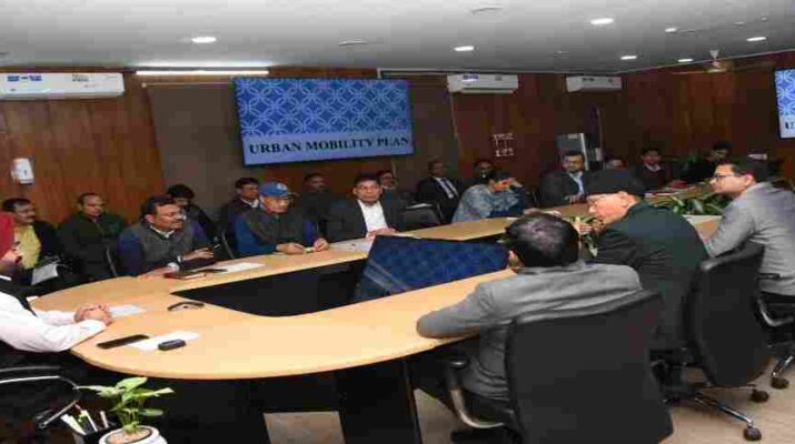 Uttarakhand: मुख्य सचिव ने देहरादून में यातायात संकुलन को कम करने के लिए सभी सम्बन्धित विभागों के साथ की बैठक, ट्रैफिक कंजेशन को कम करने के लिए संस्थागत तंत्र बनाया जाए के दिए निर्देश 1 Hello Uttarakhand News »