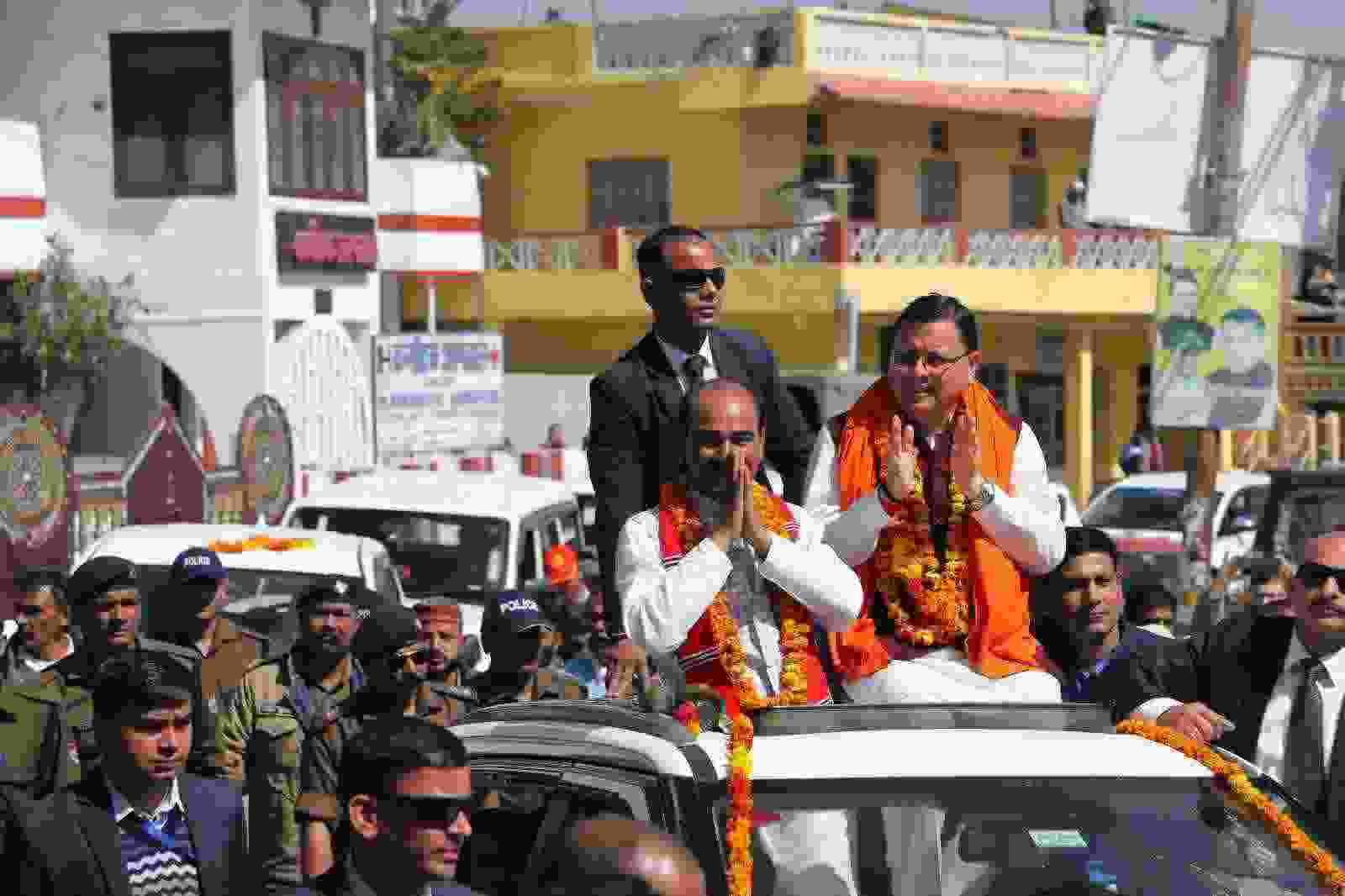 Uttarakhand: चंपावत में मुख्यमंत्री पुष्कर सिंह धामी व सांसद अजय टम्टा रैली में हुए शामिल, खुली जीप में बैठकर किया जनता का अभिवादन 2 Hello Uttarakhand News »