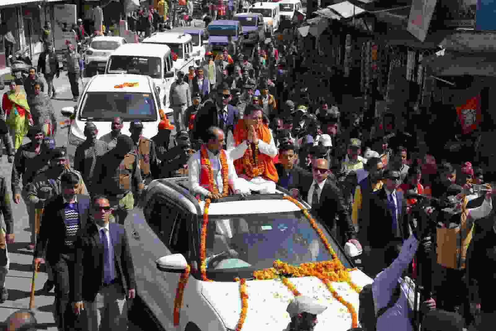 Uttarakhand: चंपावत में मुख्यमंत्री पुष्कर सिंह धामी व सांसद अजय टम्टा रैली में हुए शामिल, खुली जीप में बैठकर किया जनता का अभिवादन 3 Hello Uttarakhand News »