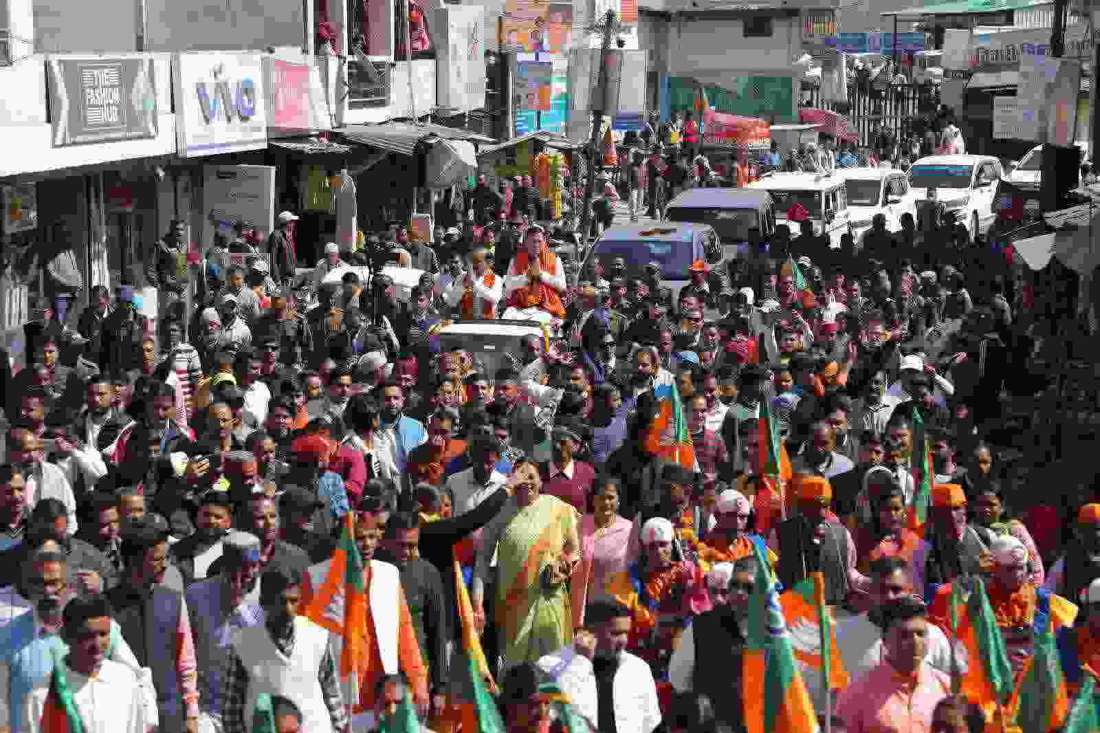 Uttarakhand: चंपावत में मुख्यमंत्री पुष्कर सिंह धामी व सांसद अजय टम्टा रैली में हुए शामिल, खुली जीप में बैठकर किया जनता का अभिवादन 4 Hello Uttarakhand News »