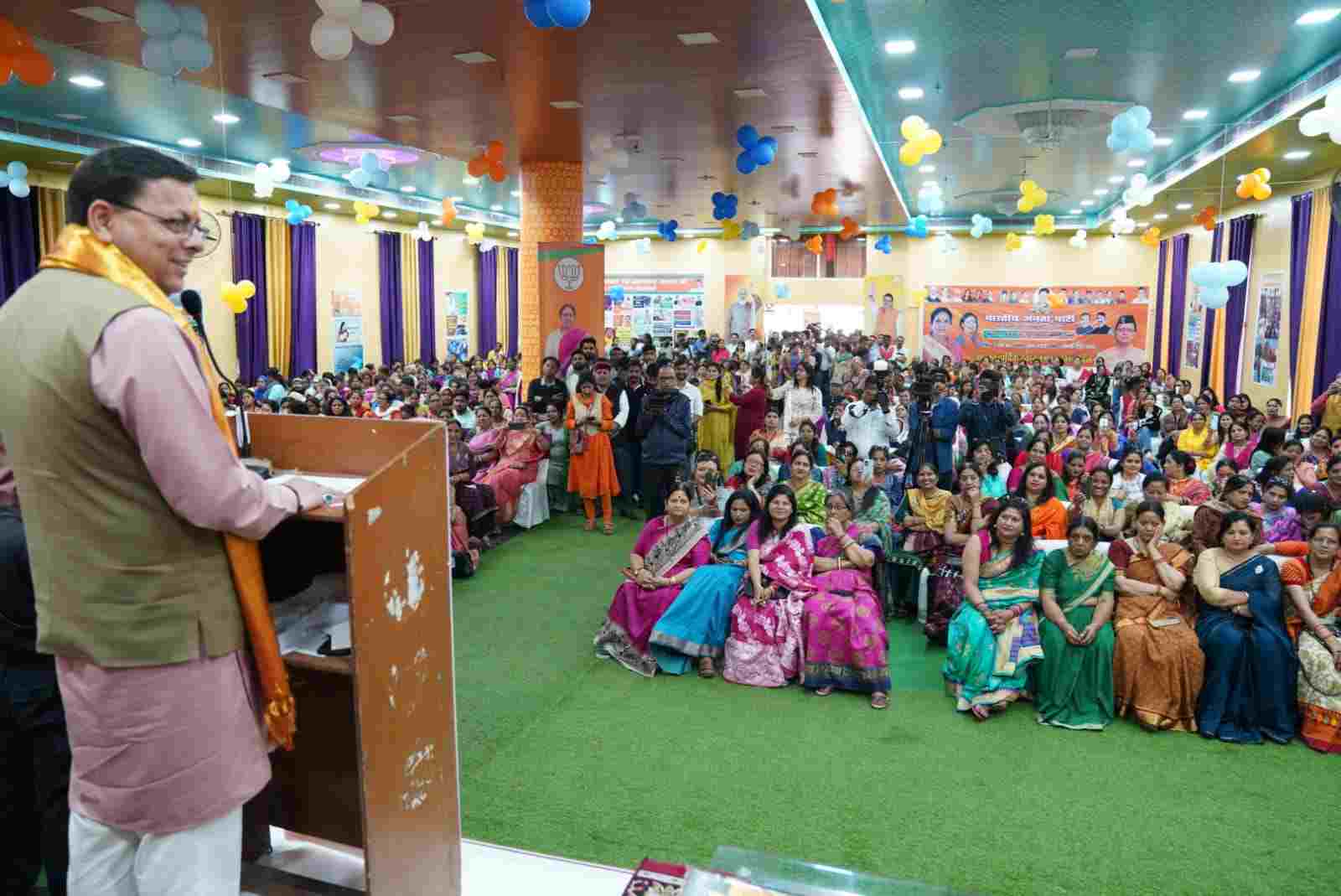 मुख्यमंत्री पुष्कर सिंह धामी ने भाजपा महानगर महिला मोर्चा देहरादून द्वारा आयोजित “सुषमा स्वराज अवार्ड” कार्यक्रम में किया प्रतिभाग, विभिन्न क्षेत्रों में उत्कृष्ट कार्य करने वाली 26 महिलाओं को किया सम्मानित 3 Hello Uttarakhand News »