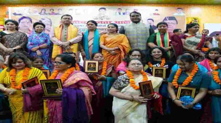 मुख्यमंत्री पुष्कर सिंह धामी ने भाजपा महानगर महिला मोर्चा देहरादून द्वारा आयोजित “सुषमा स्वराज अवार्ड” कार्यक्रम में किया प्रतिभाग, विभिन्न क्षेत्रों में उत्कृष्ट कार्य करने वाली 26 महिलाओं को किया सम्मानित 11 Hello Uttarakhand News »