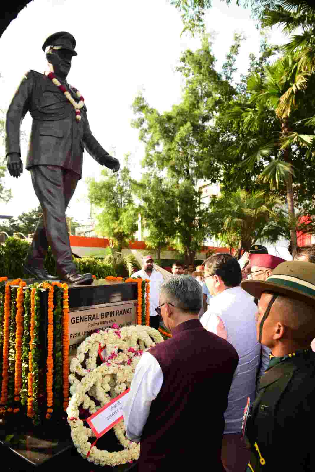 Uttarakhand: मुख्यमंत्री ने किया सीडीएस जनरल बिपिन रावत की प्रतिमा का अनावरण तथा स्मारक का लोकार्पण, उनके नाम पर रखी जायेगी प्रदेश की कोई बड़ी परियोजना - मुख्यमंत्री 4 Hello Uttarakhand News »