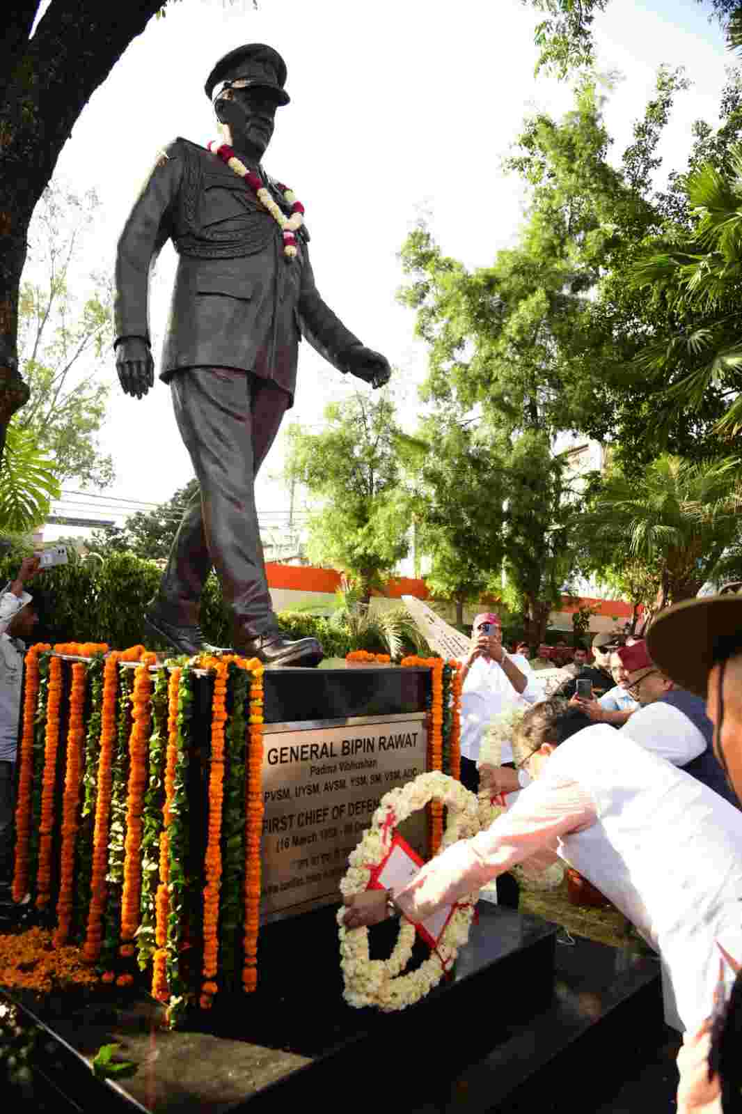 Uttarakhand: मुख्यमंत्री ने किया सीडीएस जनरल बिपिन रावत की प्रतिमा का अनावरण तथा स्मारक का लोकार्पण, उनके नाम पर रखी जायेगी प्रदेश की कोई बड़ी परियोजना - मुख्यमंत्री 3 Hello Uttarakhand News »